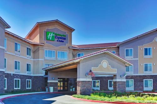 Beaumont Hotel | Holiday Inn Express & Suites Beaumont - Oak Valley by IHG