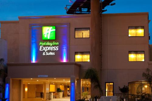 Woodland Hills Hotel | Holiday Inn Express & Suites Woodland Hills by IHG