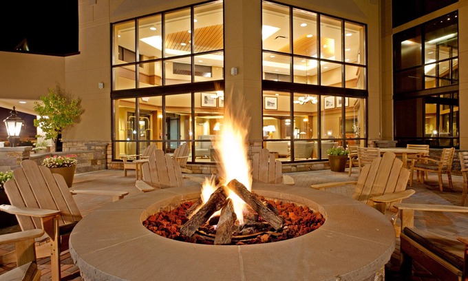 Lake George Hotel | Holiday Inn Resort Lake George - Adirondack Area by IHG