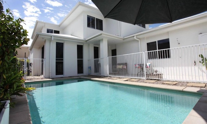 Battery Hill House | Holiday on Coolum St Dicky Beach