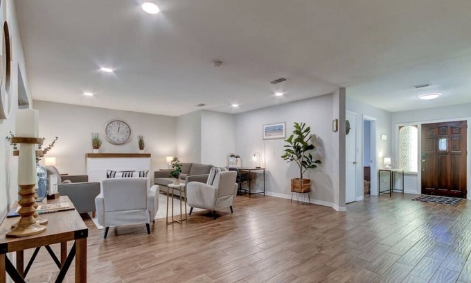 Tarpon Springs House | HOLIDAY SALE! Spacious 3 BR close to the Beach! Pet Friendly! ALL 5 ⭐️ reviews!