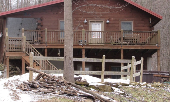 Laurelville Cabin | Holler Cabin 4 bedroom couples to a group of 10 Hocking Hills - Tar hollow