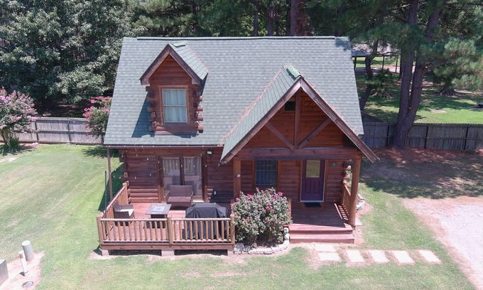 Heber Springs Cabin | Hollyn's House: 2 BR, 1 BA Cabin/Bungalow in Heber Springs, Sleeps 4