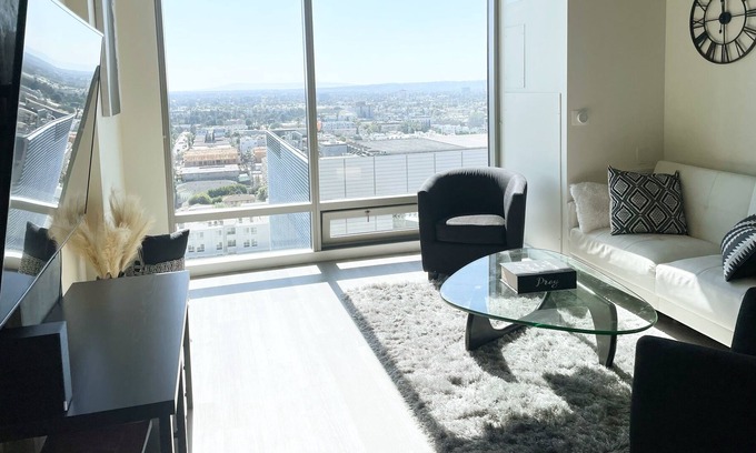 Glendale Apartment | Hollywood loft with city view