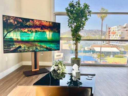 Hollywood Apartment | Hollywood Sign View 2 Bed 2 Bath Premium Corner