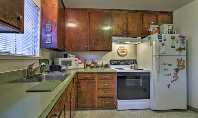 South Lake Tahoe House | Home 1 Mi to Heavenly Mtn Resort! Unwind Fireside