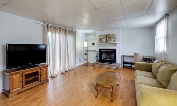 Marlton House | Home 6 Mi to Show Place Arena! Easy Commute to DC