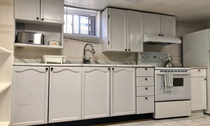 Oakwood Village Apartment | Home away from home - large 1 bedroom apartmentn