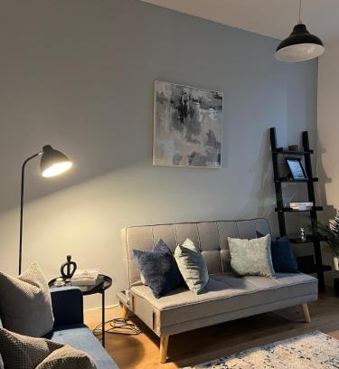 Failsworth House | Home-from-Home Near Etihad, Garden & Free Parking