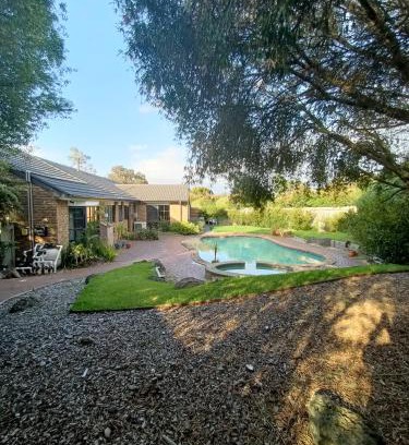 Frankston South House | Home Pool and Park