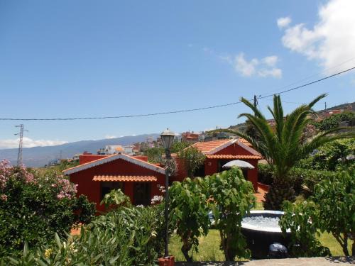 Icod el Alto House | Home2Book Serene Retreat Isabel, Jacuzzi & Garden
