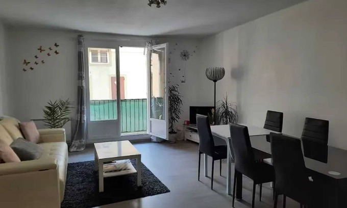 Digne-les-Bains Apartment | Homerez - Apartment in Digne-les-Bains.