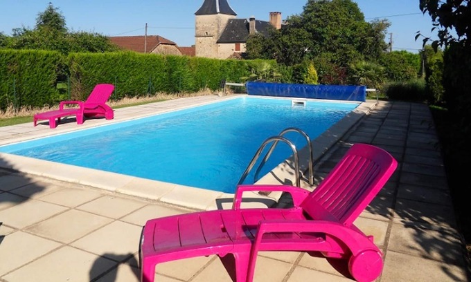 Frayssinet-le-Gelat House | Homerez - House for 2 ppl. with shared pool and garden at Frayssinet-le-Gélat