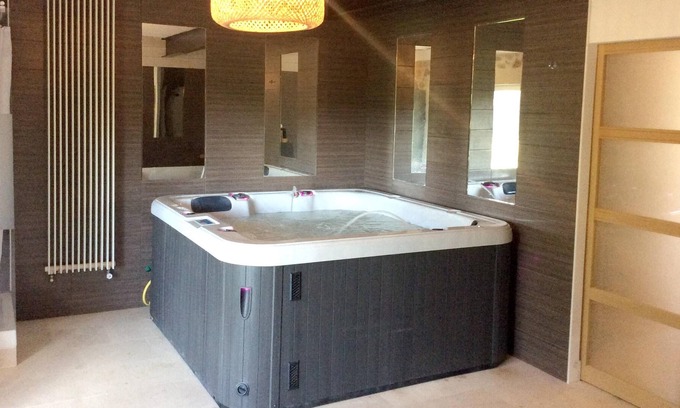 Abjat-sur-Bandiat House | Homerez - House for 2 ppl. with shared pool, sauna and spa at Abjat-sur-Bandiat