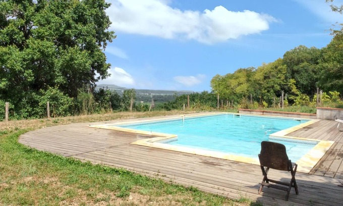 Villeneuve-sur-Lot Villa | Homerez - Villa in Villeneuve-sur-Lot