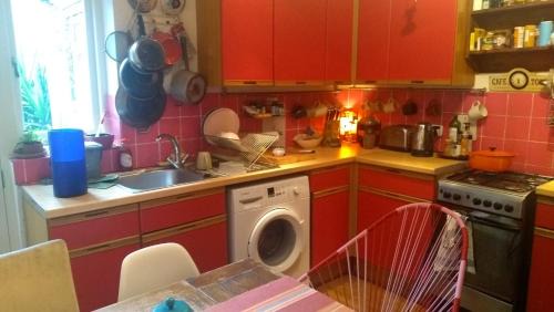 Lambeth Bed & Breakfast | Homey, warm & welcoming room.