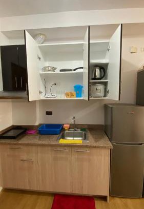 Poblacion District Apartment | Honey's Staycation