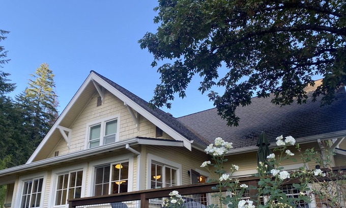 Hood River Other | Hood River Farm House on 40 Acres - 5bd & 3ba