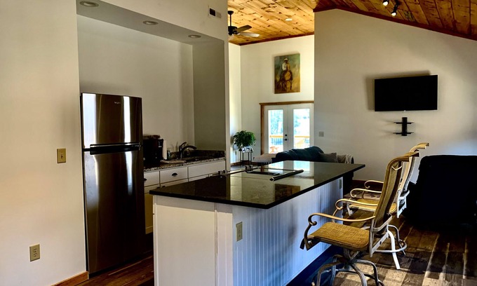 Horse Shoe House | Horse Friendly Barn Apartment with central location to hiking biking brewery’s