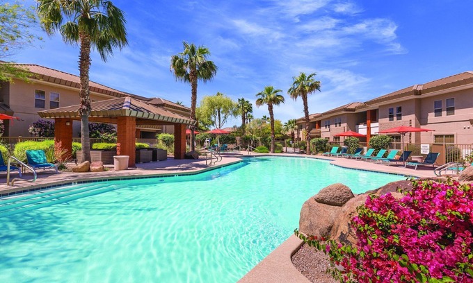 South Scottsdale Resort | Horseback or hike the red rocks!