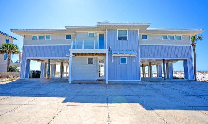 Villa Primera House | Host an event or large family gathering at this relaxing Gulf front home!