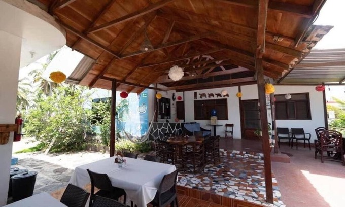 Puerto Villamil Hotel | Hostal Las Gardenias