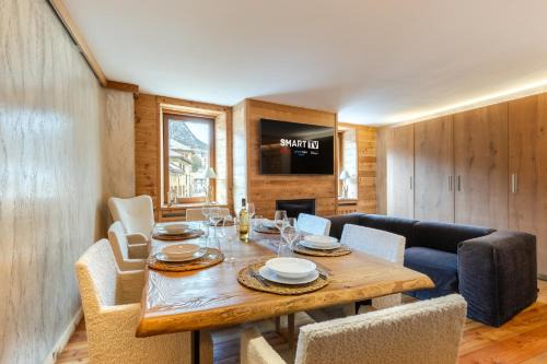 Cesana Torinese Apartment | Hostdomus - Chalet Chic