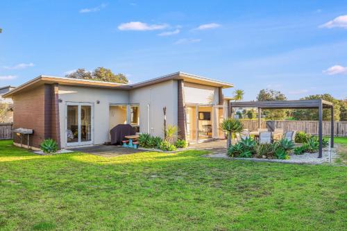 Matarangi House | Hosts on the Coast Titoki Magic