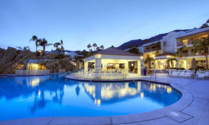 Canyon Corridor Condo | Hot! Palm Springs 2/1 for 6 + Kitchen!