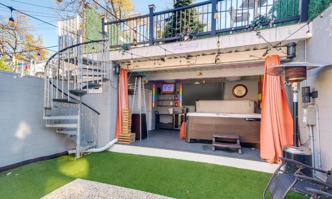Washington House | Hot Tub and Rooftop Game Room Unique Home in DC