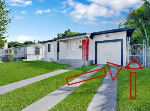 Liberty City Apartment | HOT TUB and Washer & Dryer in Unit