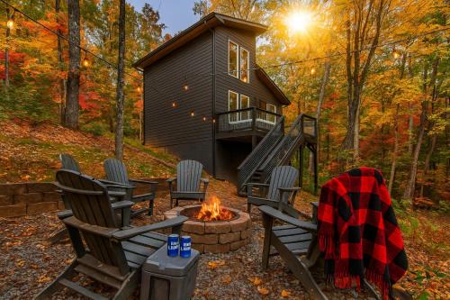 Gatlinburg - Pigeon Forge House | Hot Tub, Games, Fireplace & Fast WiFi Near Dollywood