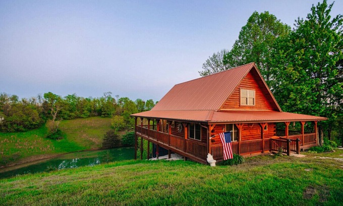 Primrose Cabin | Hot Tub | Off-Road Parks |Private Pond | Sleeps 7