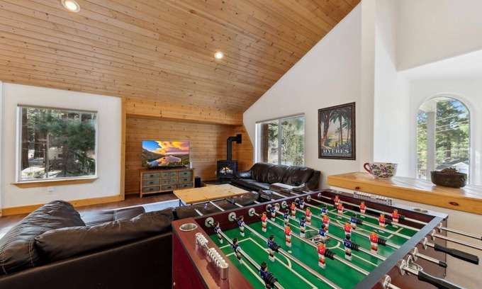 Montgomery Estates Cabin | Hot Tub, Pool+Foosball Tables, 10 Beds, Walk-to-Hiking, Near Heavenly and Lake, Air Conditioning