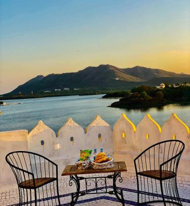 Udaipur District Hotel | Hotel at Pichola Lake Nathi Ghat Brahmpole Udaipur