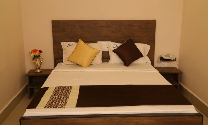 Nidadavolu Hotel | Hotel Bhavani Grand