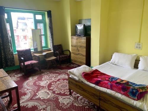 Srinagar Hotel | Hotel EMBASSY