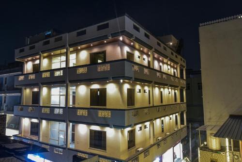 Amer Fort Road Hotel | Hotel Good Luck Palace