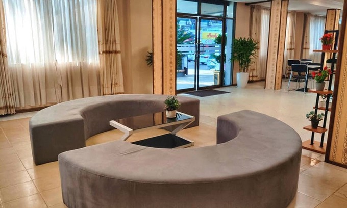 Tamwe Township Hotel | Hotel Great Garden