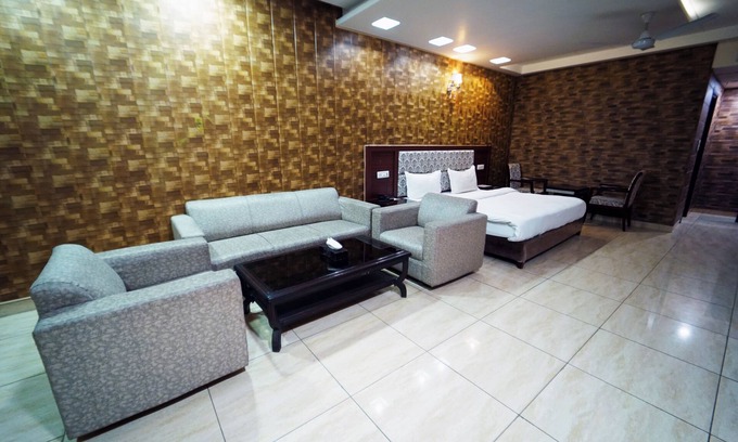 Sri Hargobindpur Hotel | HOTEL INDER PARADISE