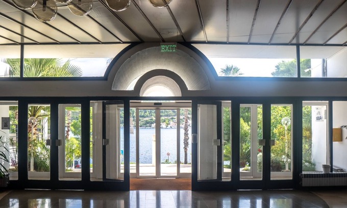 Cove Rogacic House | Hotel Issa - Quadruple Room Sea View 2