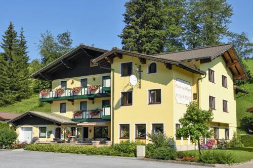 Russbach am Pass Gschuett Hotel | Hotel Landhaus Ausswinkl