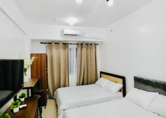 Las Pinas Apartment | Hotel Luxury Twin Bed Room with Balcony Las Pinas-South Residence