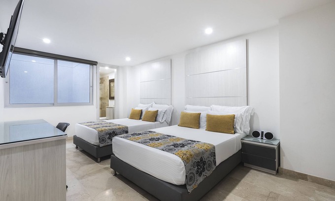 Zona Rosa Hotel | Hotel Madeiro