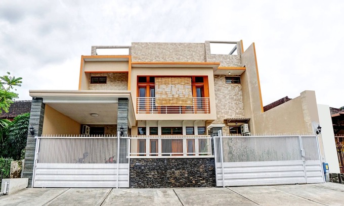 Malang Hotel | Hotel O Avisha Guest House Syariah