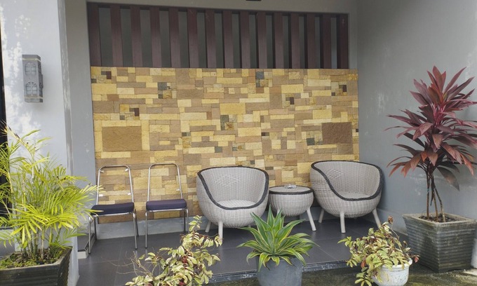 Kalimantan Hotel | Hotel O Azwa Gh Katingan Near Lapangan Sepak Bola Pegatan Hilir