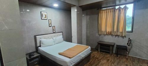 Palghar Hotel | Hotel O Kumar's Amantran Lodging