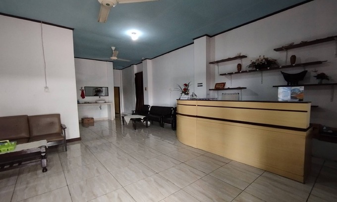 Palangkaraya Hotel | Hotel O Wisma Pundu Syariah Near Kantor Camat Kota Besi