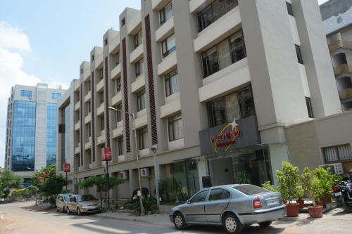 Prahlad Nagar Hotel | Hotel Platinum Residency