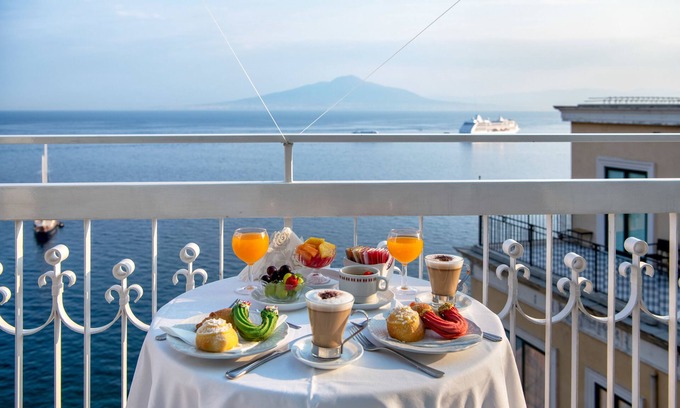 Sorrento Historic Centre Hotel | Hotel Regina Sorrento